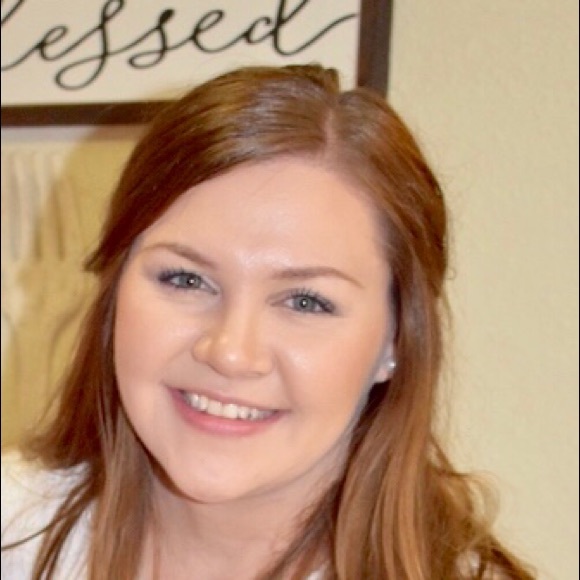 Meet your Posher, Courtney - Picture 1 of 1